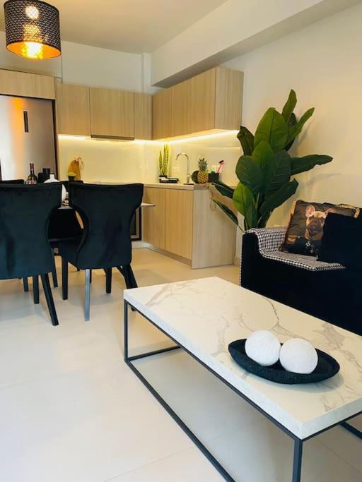 New 2Bd Aprt With Shared Rooftop Pool D3 Athen Eksteriør billede
