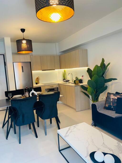 New 2Bd Aprt With Shared Rooftop Pool D3 Athen Eksteriør billede