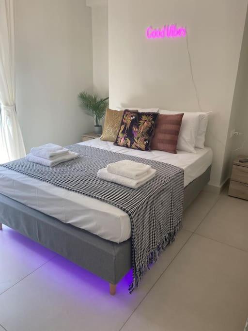 New 2Bd Aprt With Shared Rooftop Pool D3 Athen Eksteriør billede