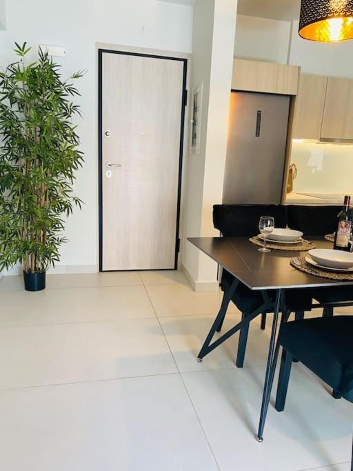 New 2Bd Aprt With Shared Rooftop Pool D3 Athen Eksteriør billede